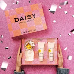 Marc Jacobs Daisy Eau So Fresh Eau de Toilette Spray 75ml Gift Set Hot